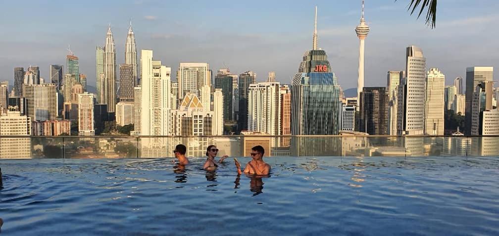 Regalia Suites With Infinity Pool Klcc By Staycation Homes Kuala Lumpur Exterior foto
