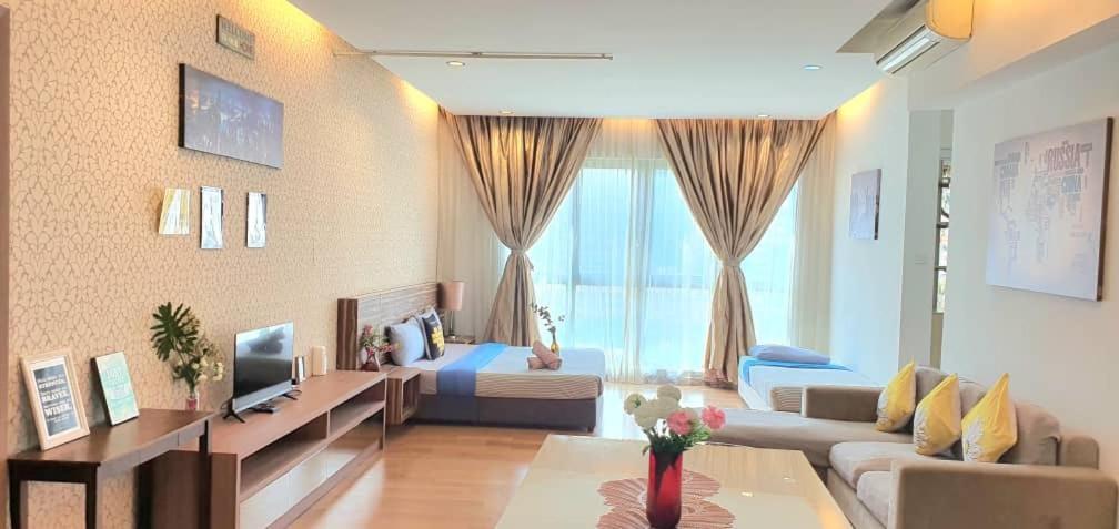 Regalia Suites With Infinity Pool Klcc By Staycation Homes Kuala Lumpur Exterior foto